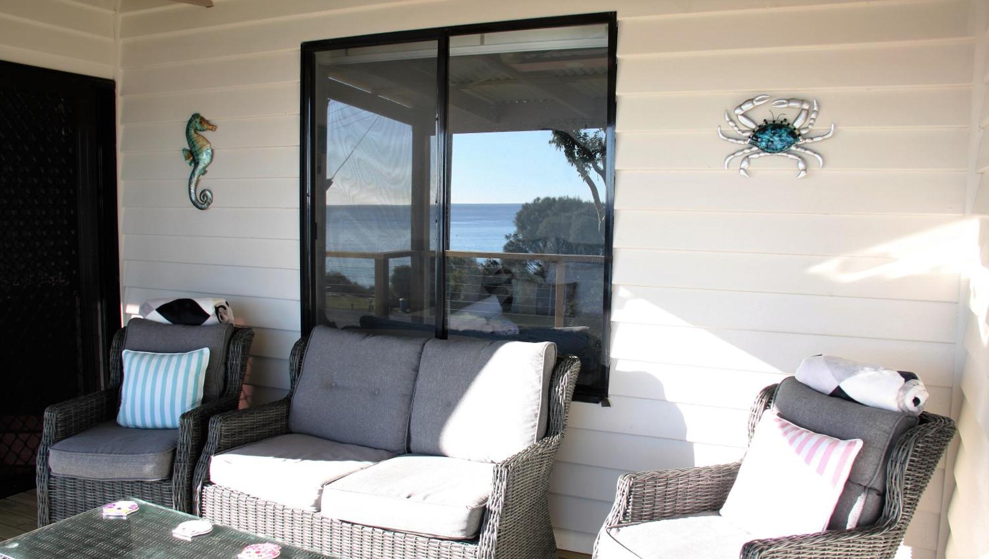 Kingfisher Cottage Beachfront At The Binalong Bay Kültér fotó