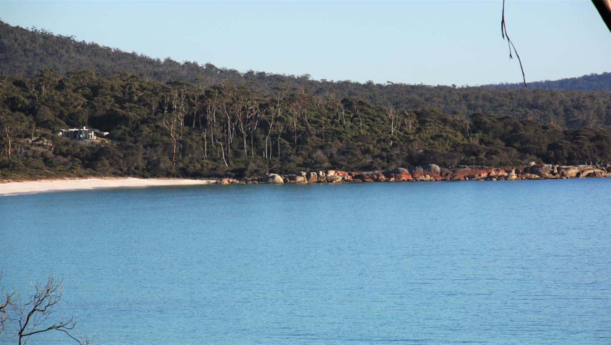 Kingfisher Cottage Beachfront At The Binalong Bay Kültér fotó