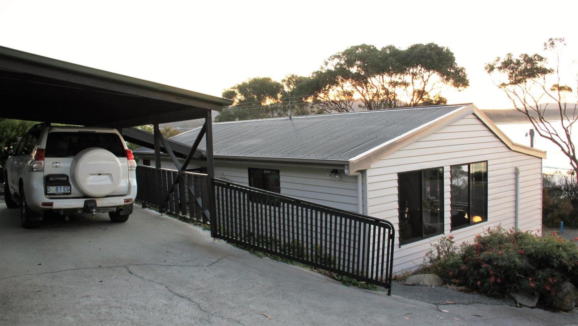 Kingfisher Cottage Beachfront At The Binalong Bay Kültér fotó