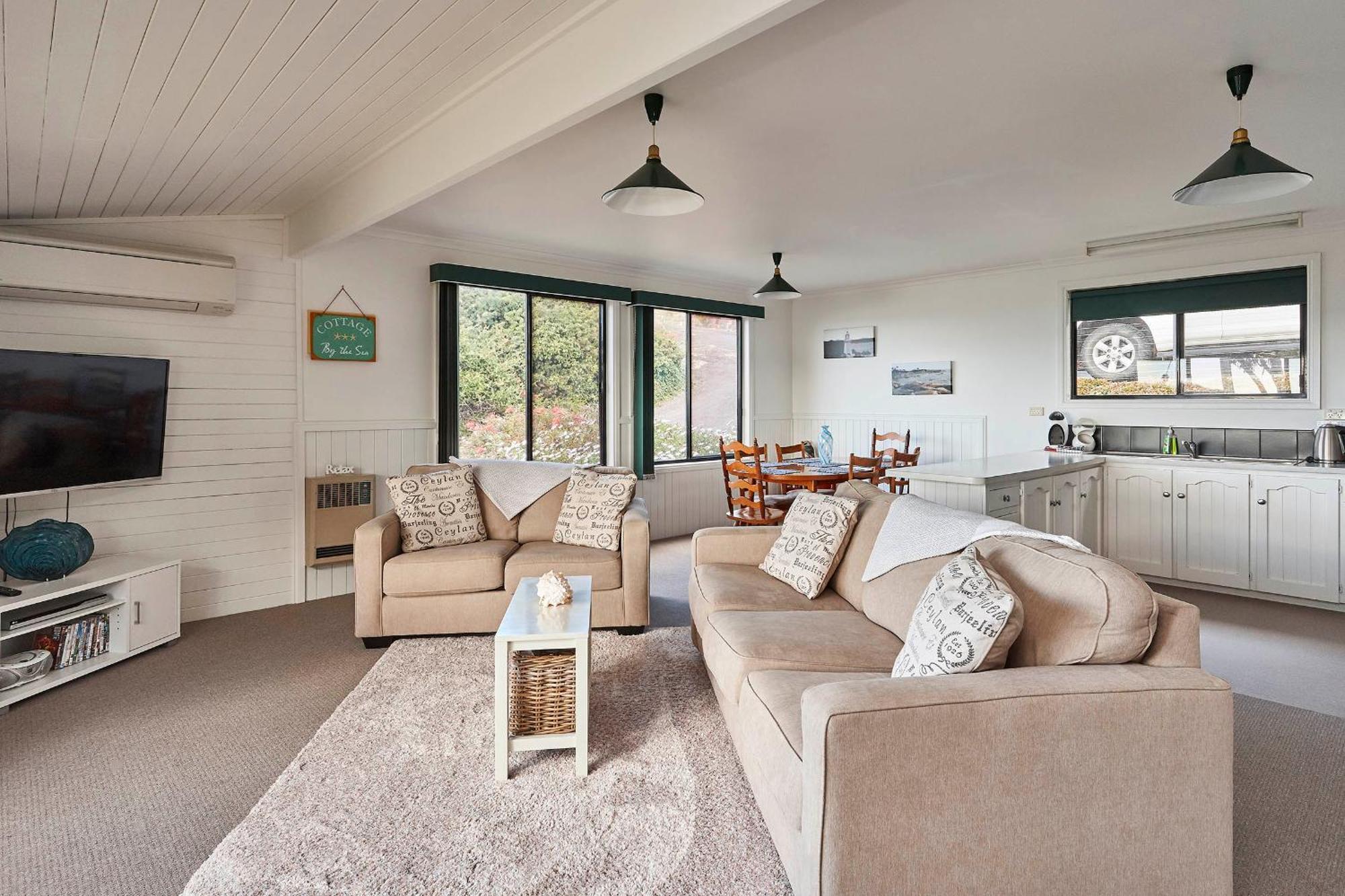 Kingfisher Cottage Beachfront At The Binalong Bay Kültér fotó