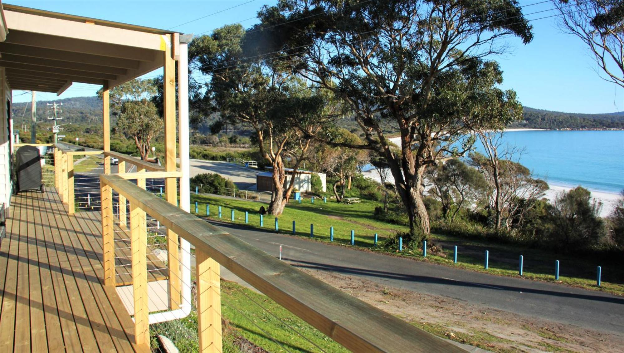 Kingfisher Cottage Beachfront At The Binalong Bay Kültér fotó