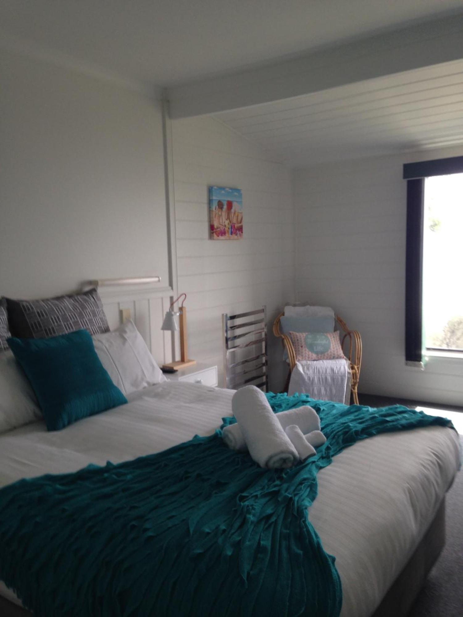 Kingfisher Cottage Beachfront At The Binalong Bay Kültér fotó